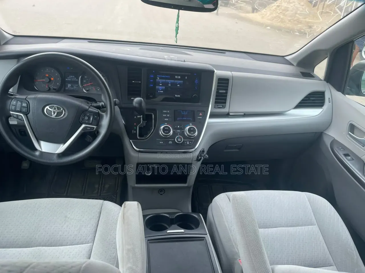 Toyota Sienna LE 7-Passenger Mobility 4dr Minivan (3.5L 6cyl 6A) 2015