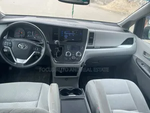 Toyota Sienna LE 7-Passenger Mobility 4dr Minivan (3.5L 6cyl 6A) 2015