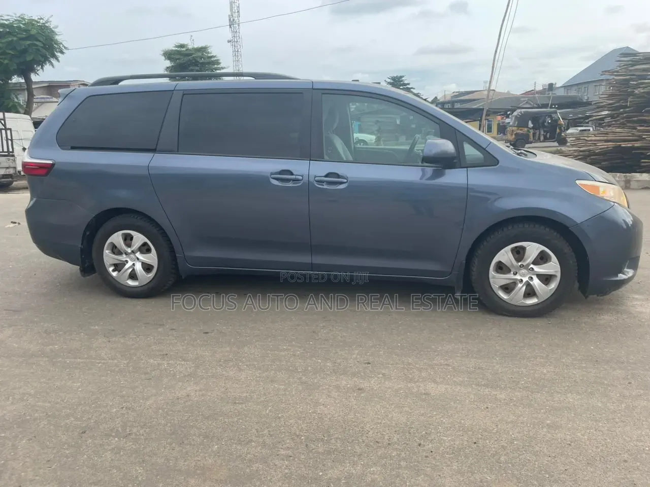 Toyota Sienna LE 7-Passenger Mobility 4dr Minivan (3.5L 6cyl 6A) 2015