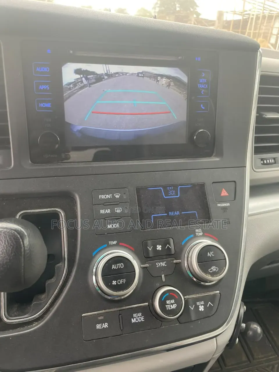 Toyota Sienna LE 7-Passenger Mobility 4dr Minivan (3.5L 6cyl 6A) 2015