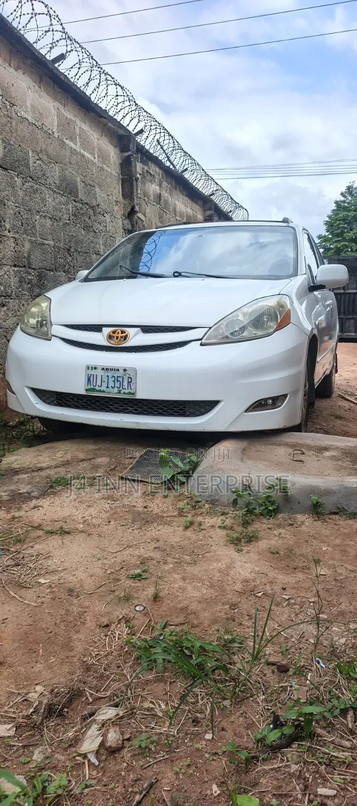 Toyota Sienna 2005 White