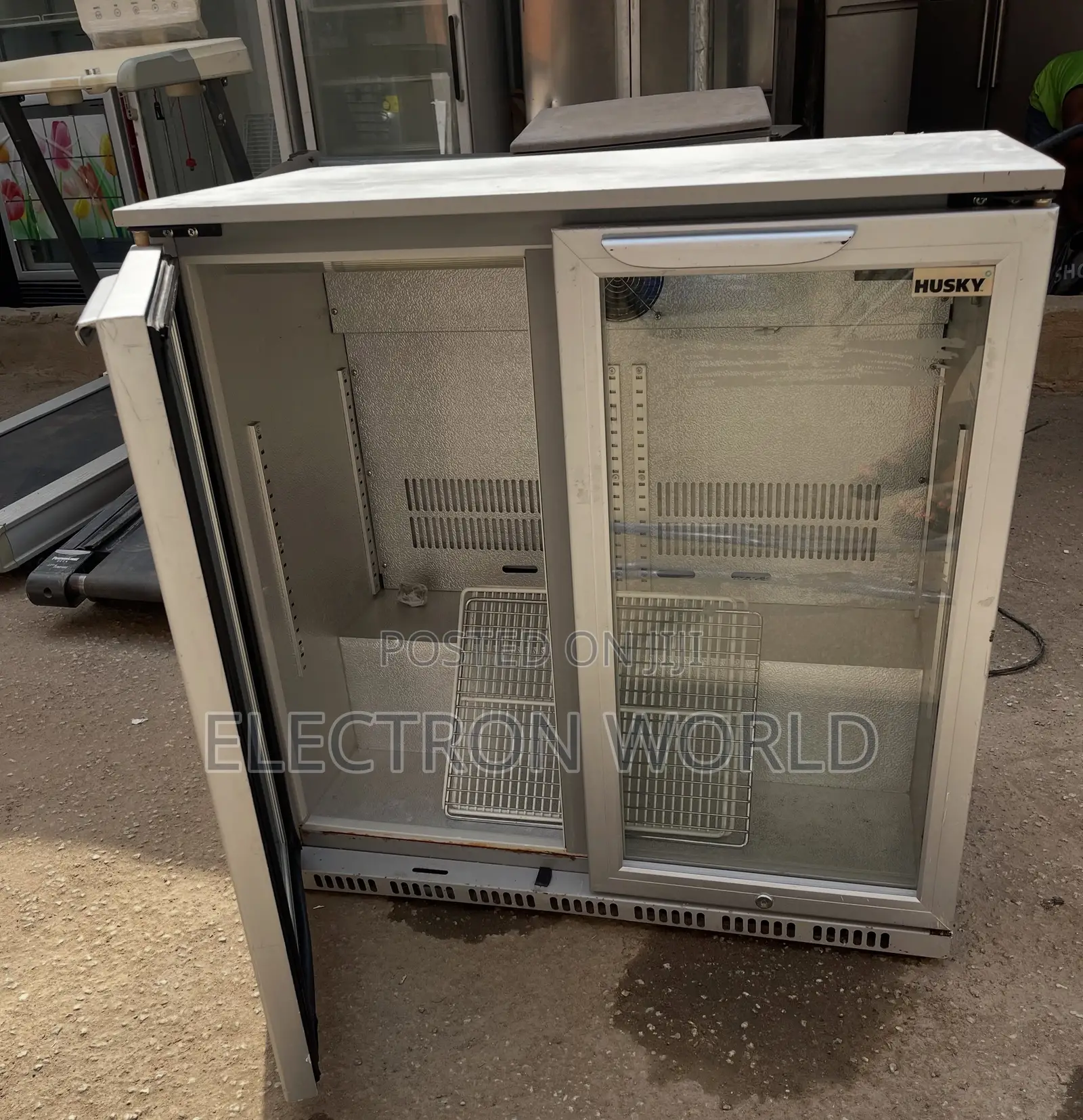 MADE IN UK Husky Double-Glass-Door Bar Fridge