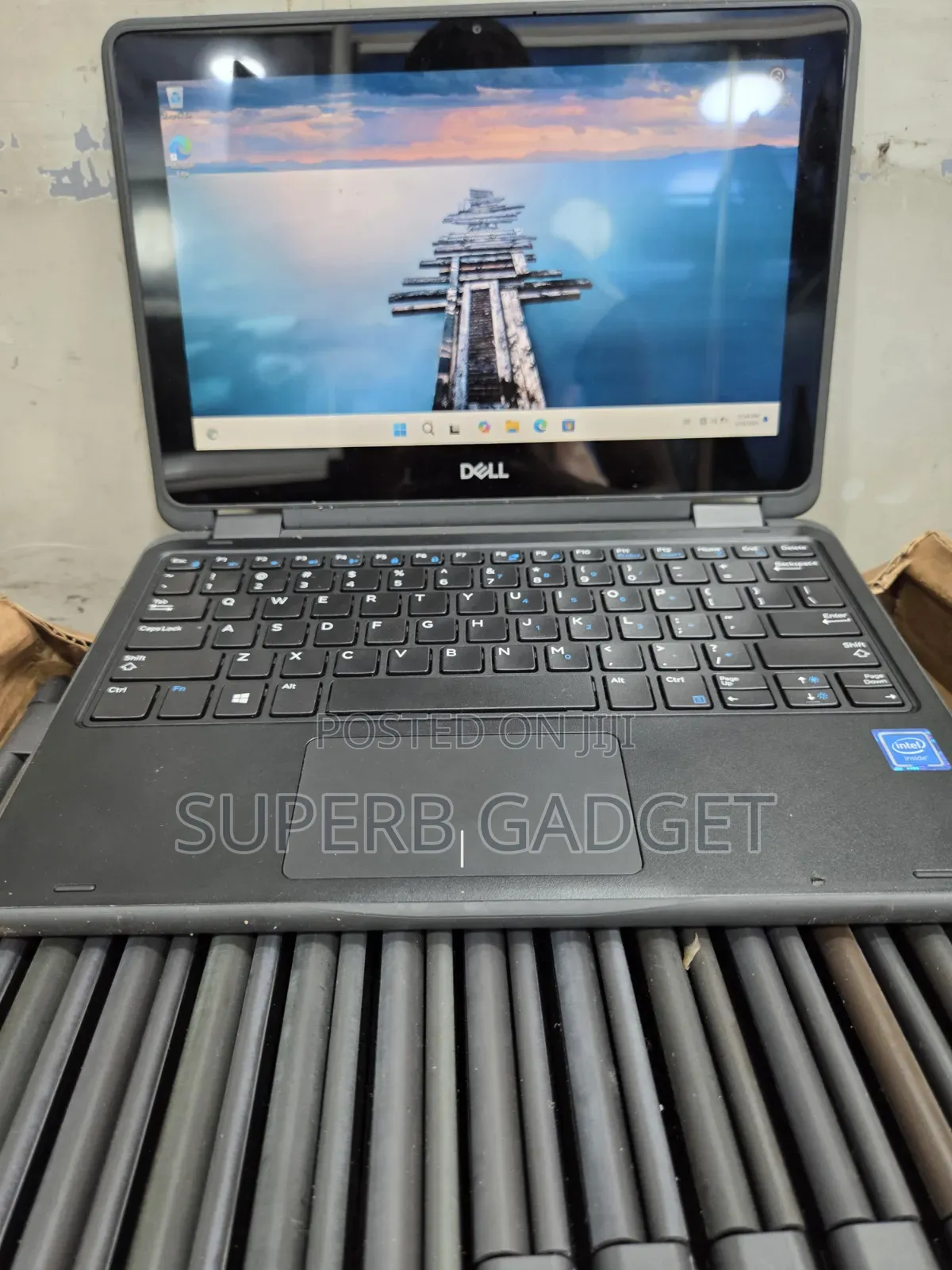 Laptop Dell Latitude 3190 2-in-1 4GB Intel Pentium SSD 128GB