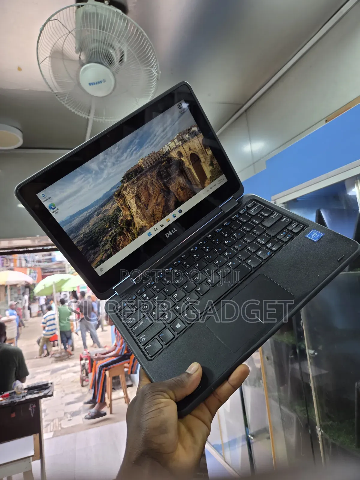 Laptop Dell Latitude 3190 2-in-1 4GB Intel Pentium SSD 128GB