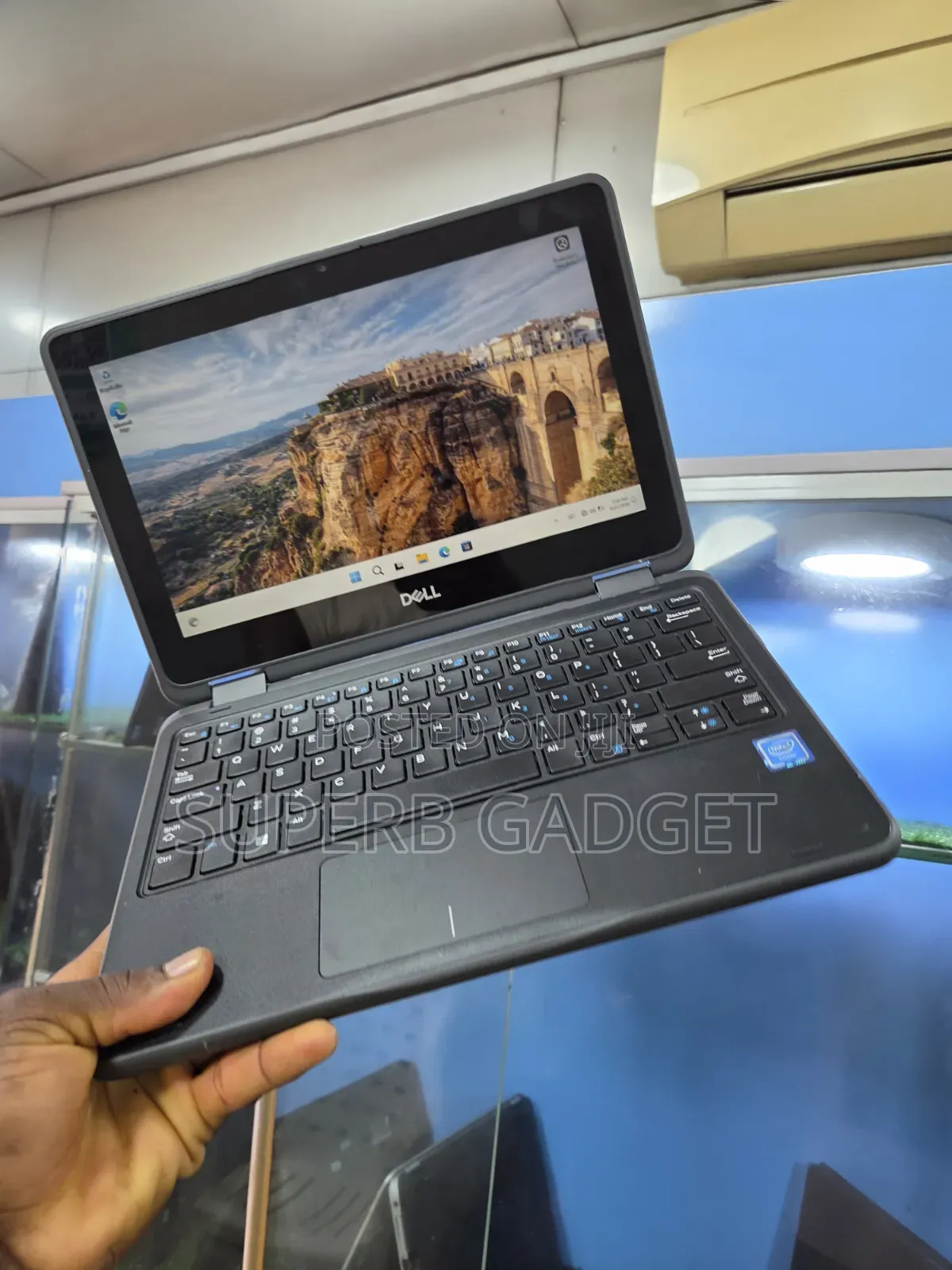 Laptop Dell Latitude 3190 2-in-1 4GB Intel Pentium SSD 128GB