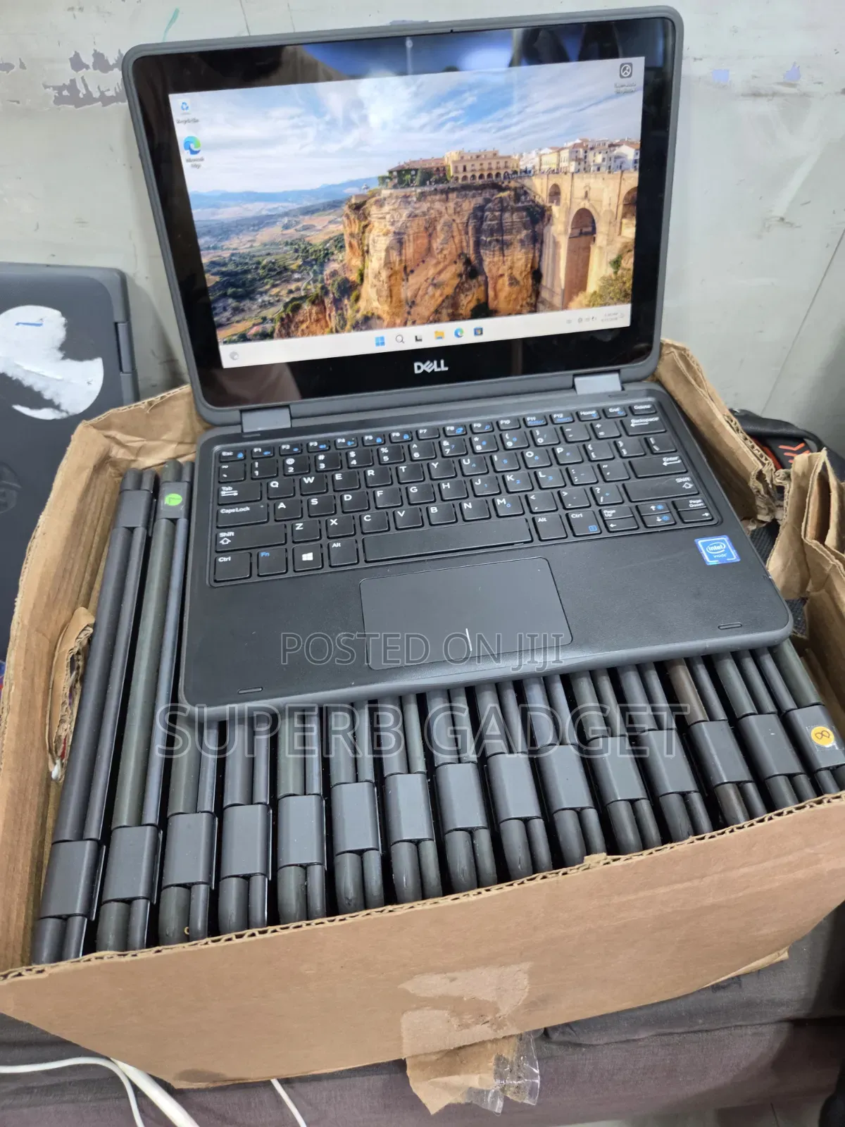 Laptop Dell Latitude 3190 2-in-1 4GB Intel Pentium SSD 128GB
