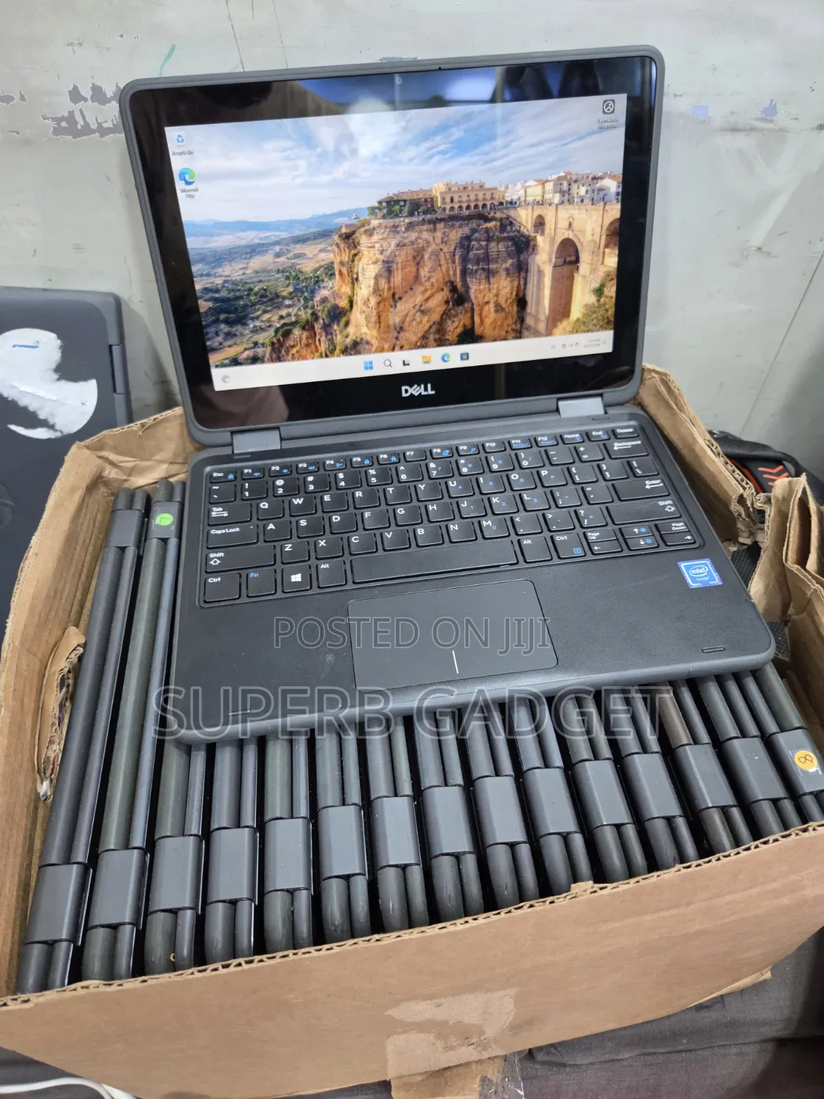 Laptop Dell Latitude 3190 2-in-1 4GB Intel Pentium SSD 128GB