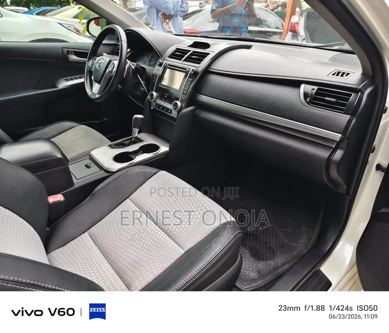 Toyota Camry SE 4dr Sedan (2.5L 4cyl 6A) 2013 White