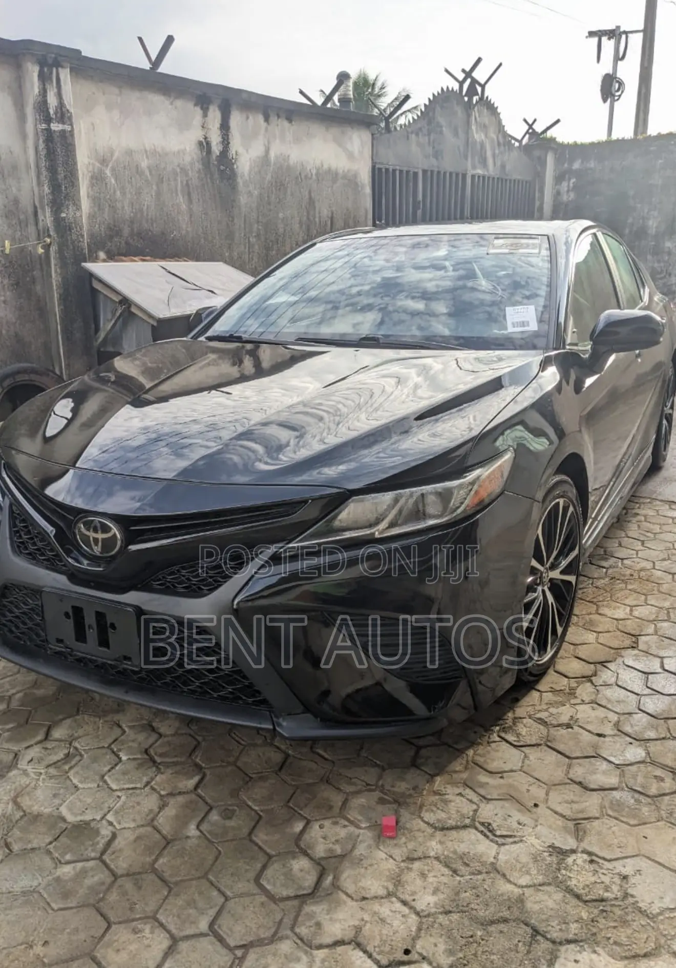 Toyota Camry SE FWD (2.5L 4cyl 8AM) 2018 Black
