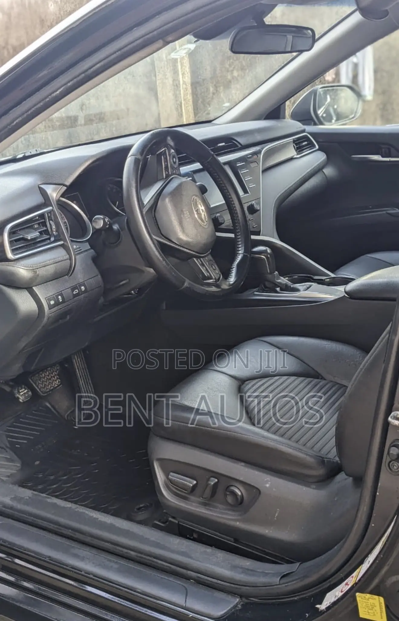 Toyota Camry SE FWD (2.5L 4cyl 8AM) 2018 Black