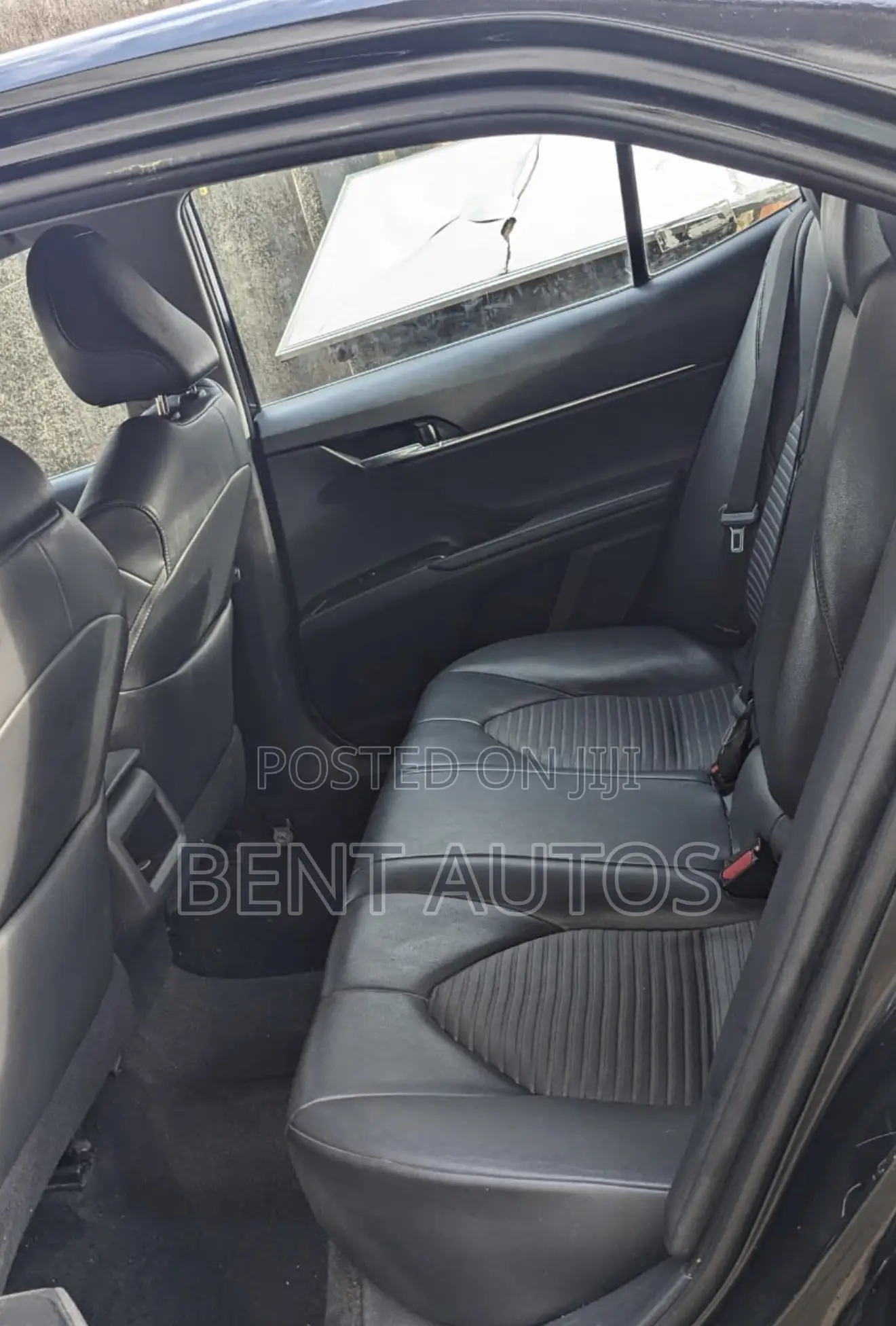 Toyota Camry SE FWD (2.5L 4cyl 8AM) 2018 Black
