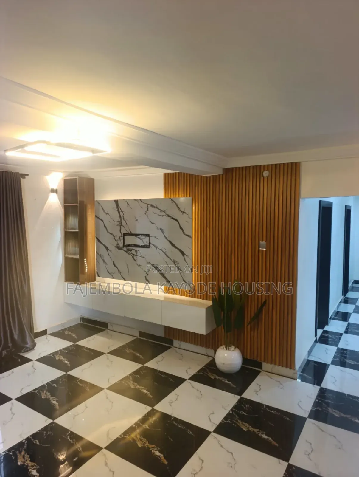3bdrm Block of Flats in Felele Straight, CHallenge / Ibadan for rent
