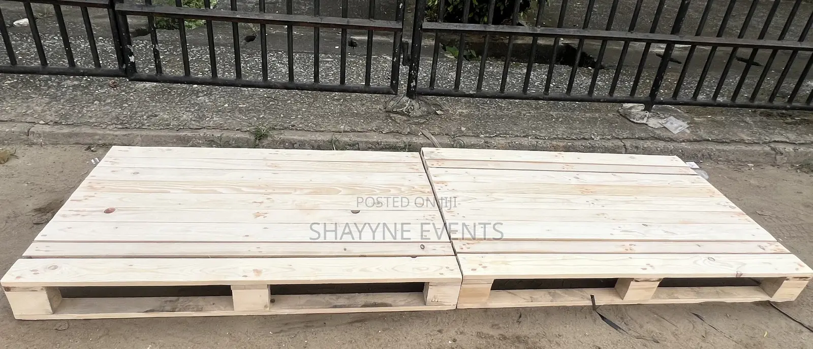 Wooden Picnic Pallet for Rent for 8-12 Guests