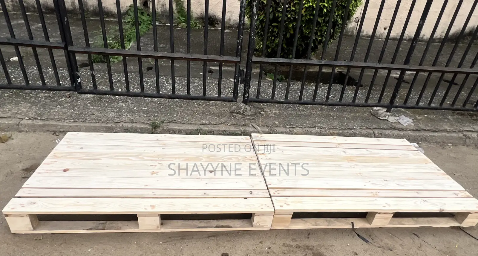 Wooden Picnic Pallet for Rent for 8-12 Guests