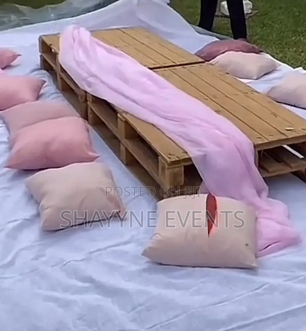 Wooden Picnic Pallet for Rent for 8-12 Guests
