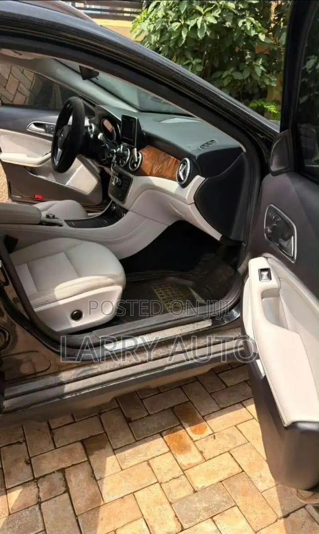Mercedes-Benz GLA 250 2016 Black
