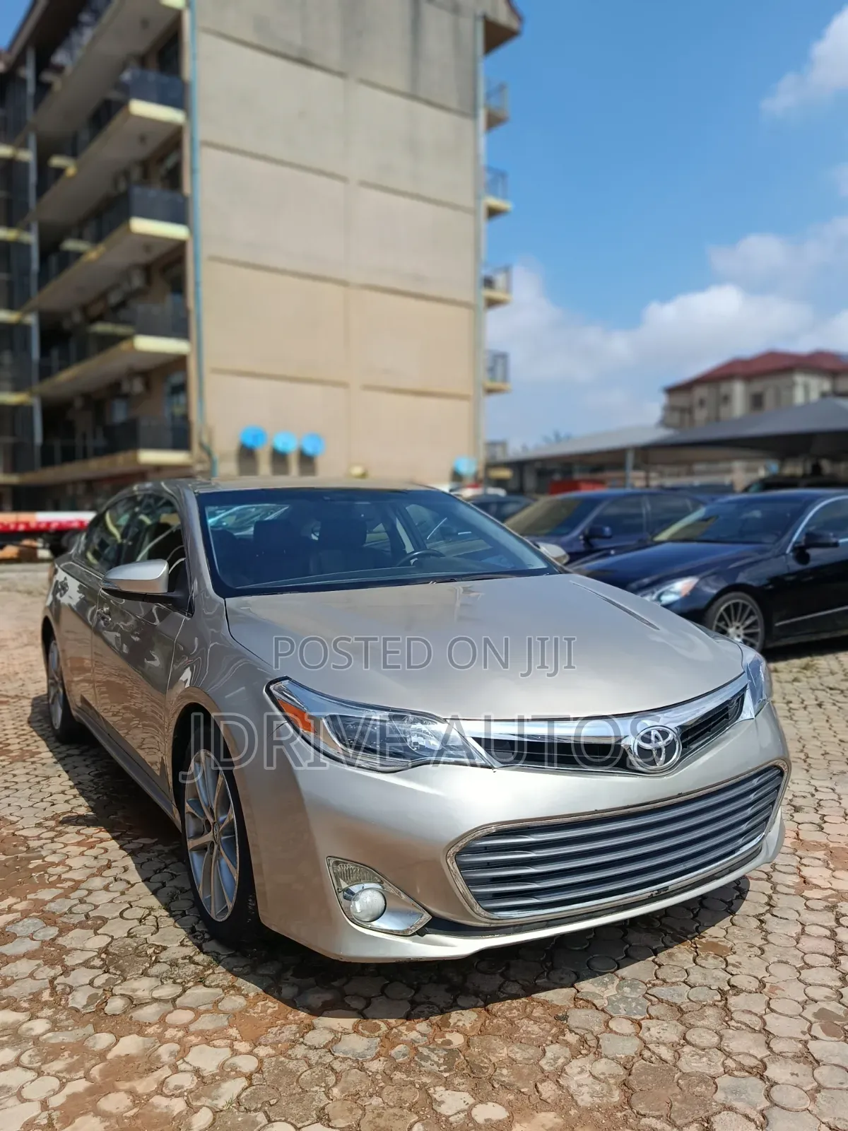 Toyota Avalon XLE 4dr Sedan (3.5L 6cyl 6A) 2015 Gold