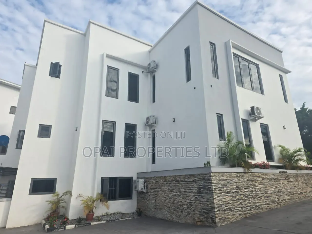 Furnished 9bdrm House in Asokoro for sale