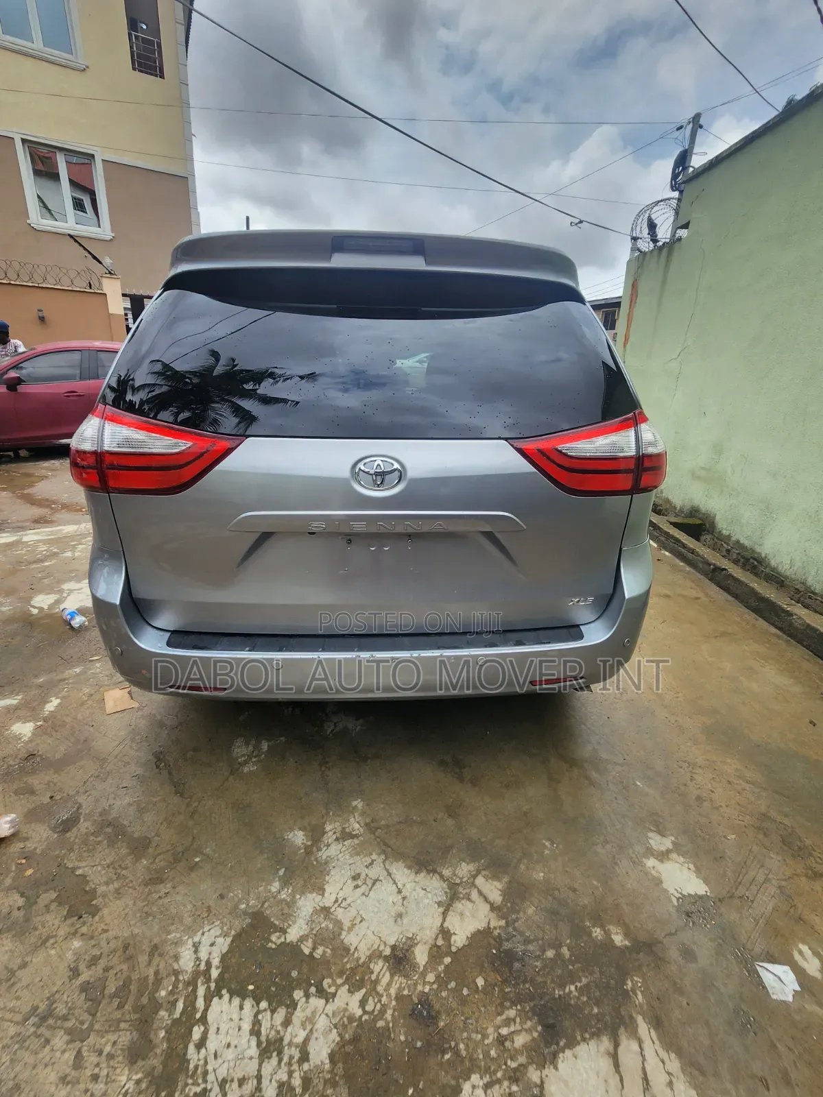 Toyota Sienna XLE Premium 7-Passenger 4dr Minivan AWD (3.5L 6cyl 6A) Silver
