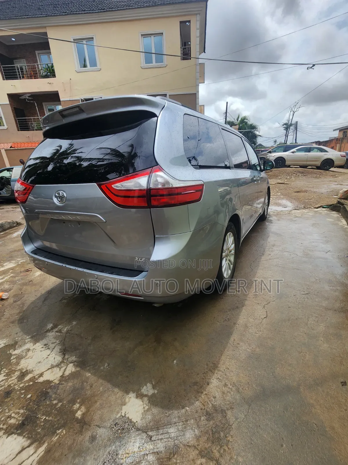 Toyota Sienna XLE Premium 7-Passenger 4dr Minivan AWD (3.5L 6cyl 6A) Silver