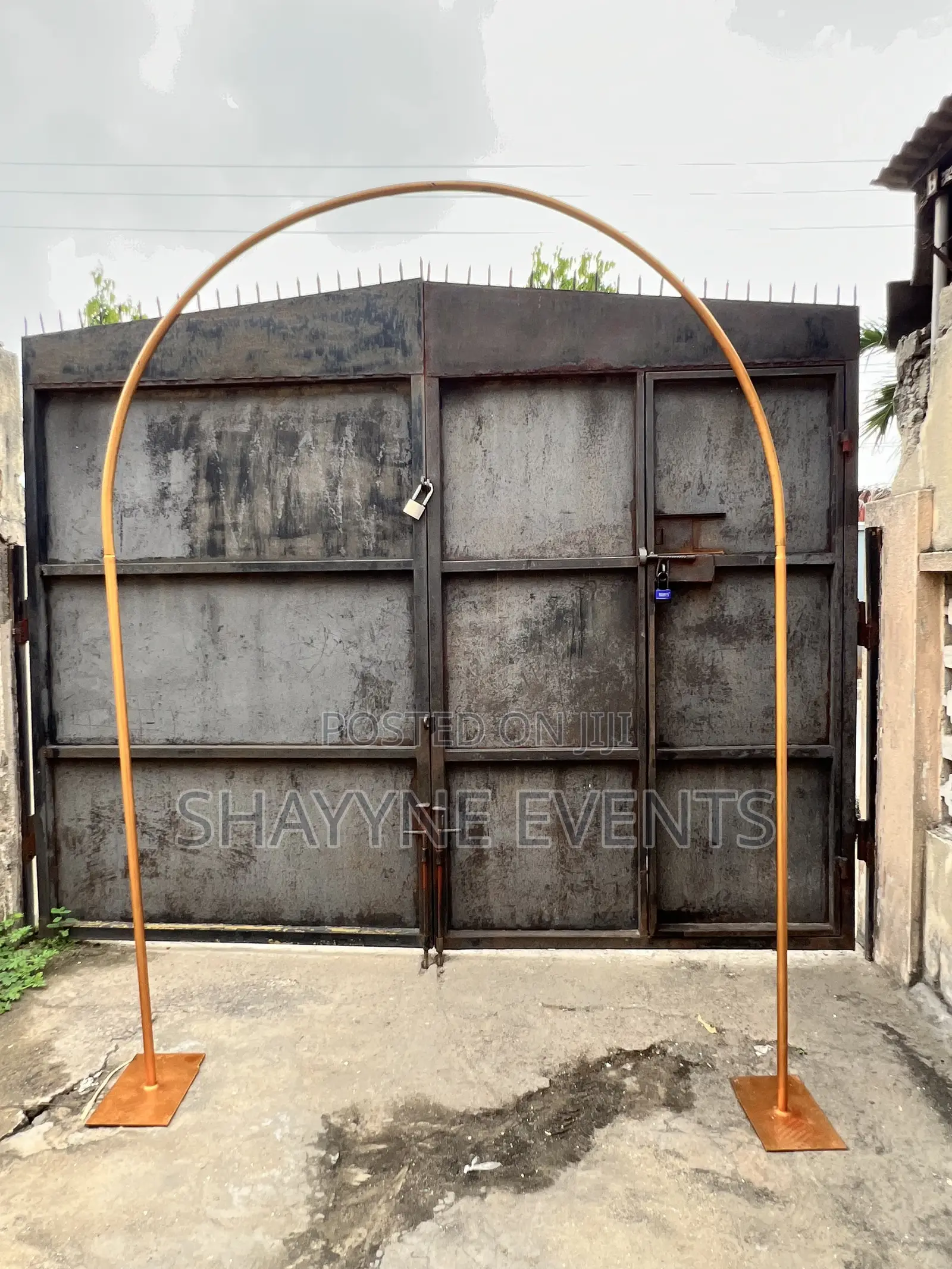 8ft N - Shaped Arc for Rent