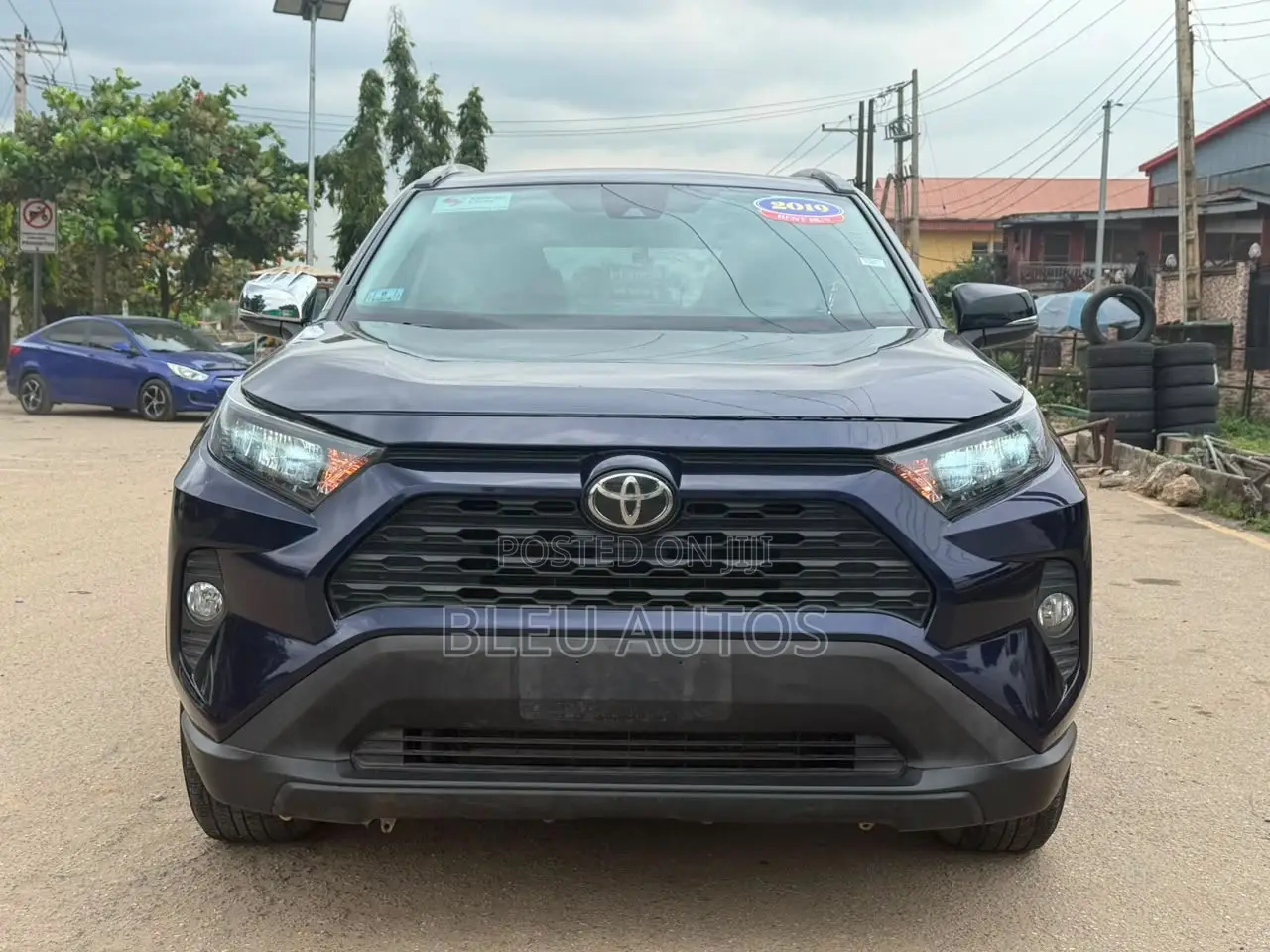Toyota RAV4 XLE AWD 2019 Blue