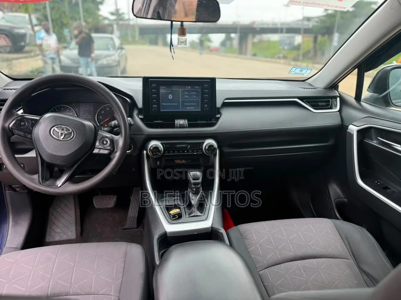 Toyota RAV4 XLE AWD 2019 Blue