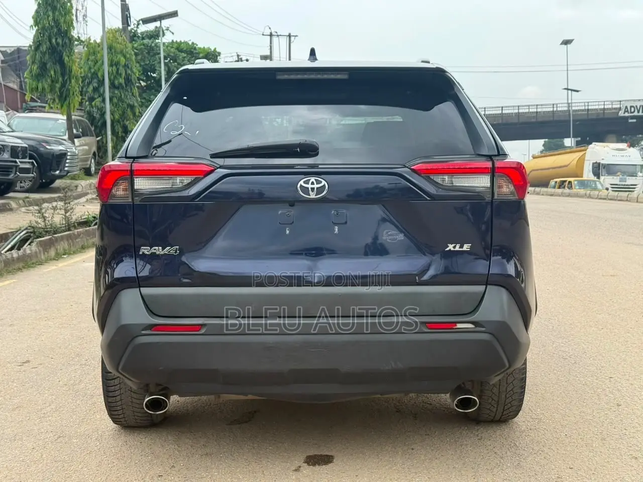 Toyota RAV4 XLE AWD 2019 Blue