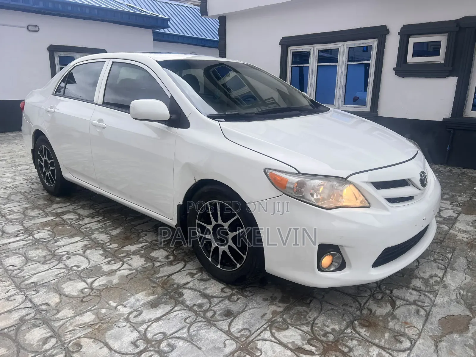Toyota Corolla LE 4dr Sedan (1.8L 4cyl 4A) 2013 White