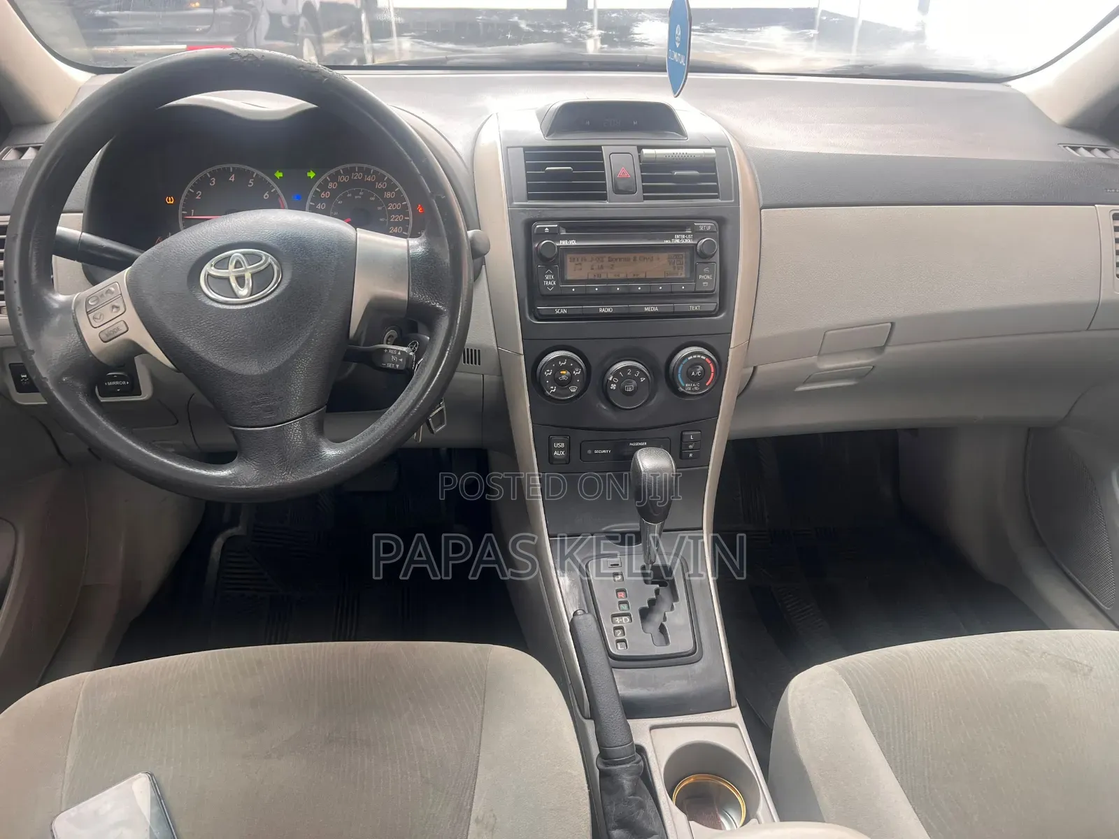 Toyota Corolla LE 4dr Sedan (1.8L 4cyl 4A) 2013 White