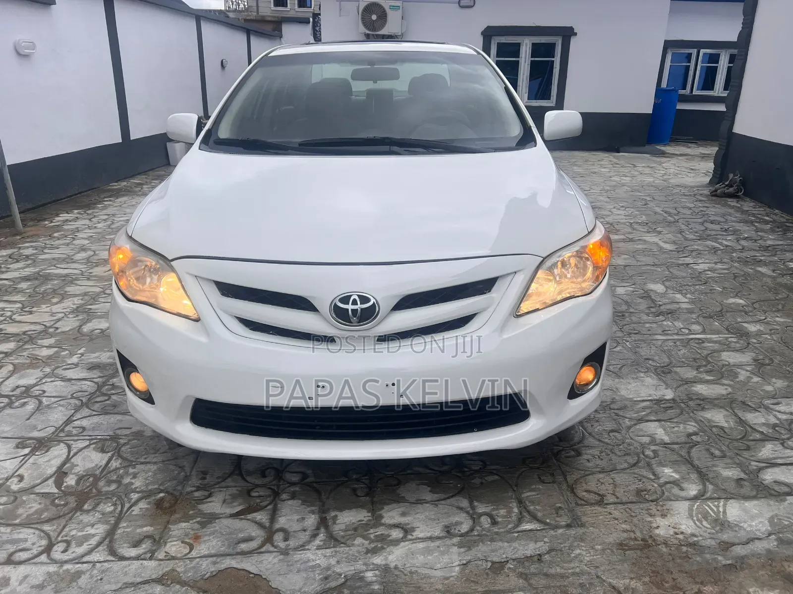 Toyota Corolla LE 4dr Sedan (1.8L 4cyl 4A) 2013 White