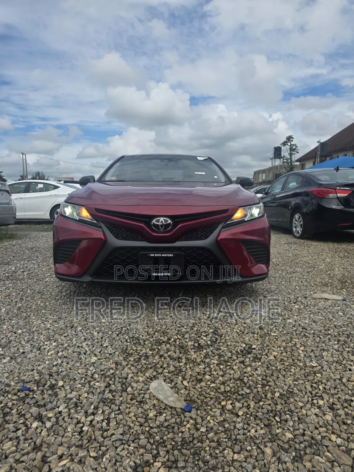 Toyota Camry SE FWD (2.5L 4cyl 8AM) 2018 Red