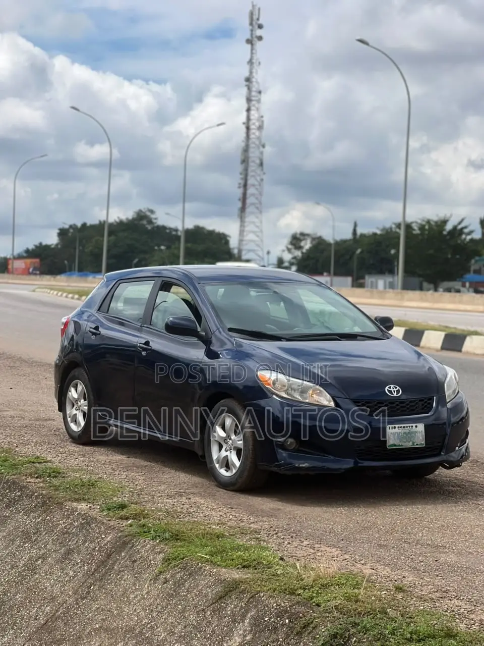Toyota Matrix Hatchback FWD (1.8L 4cyl 5M) 2010 Blue