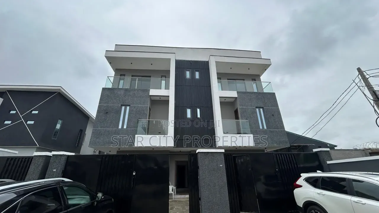 4bdrm Townhouse/Terrace in Ogudu Gra for sale