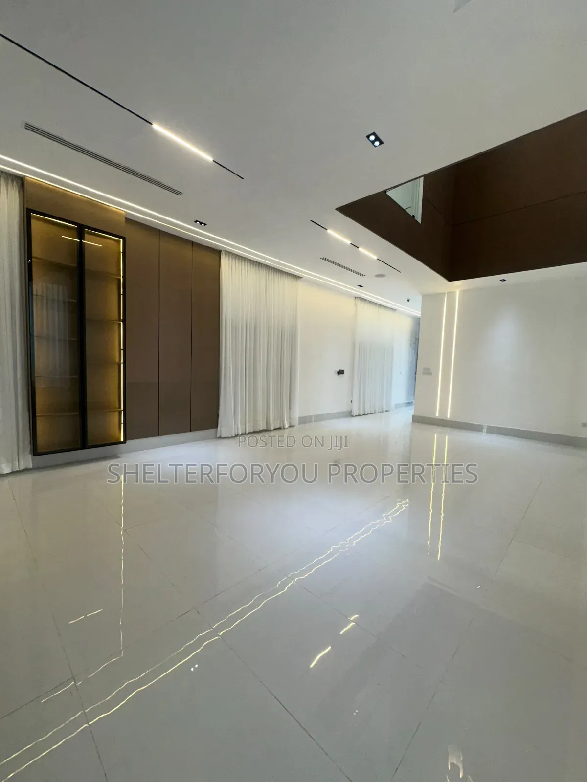 5bdrm Duplex in Lekki Expressway for sale
