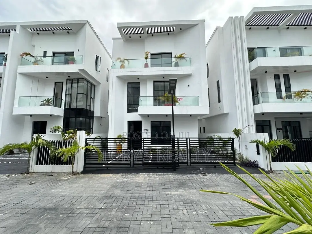 5bdrm Duplex in Lekki Phase 2 for rent