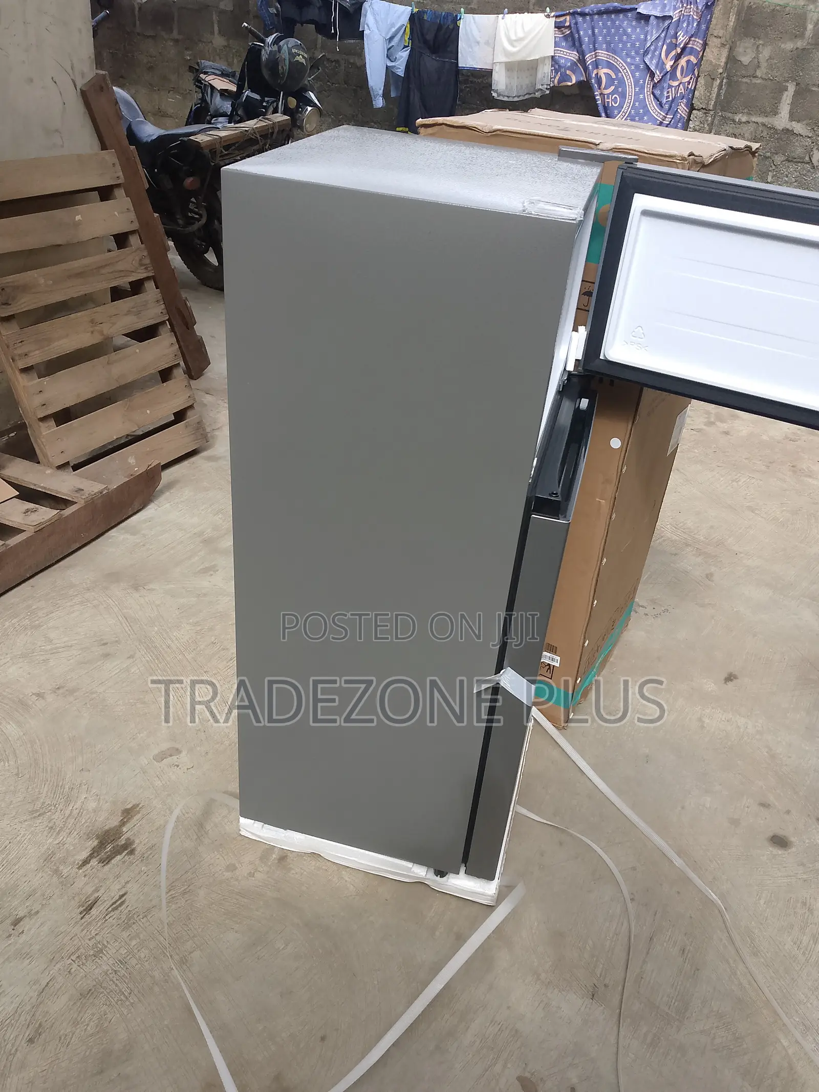 Neat 124L Hisense Refrigerator for Sale