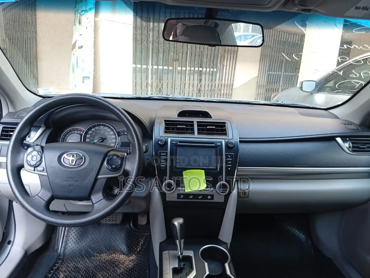 Toyota Camry LE 4dr Sedan (2.5L 4cyl 6A) 2012 Silver