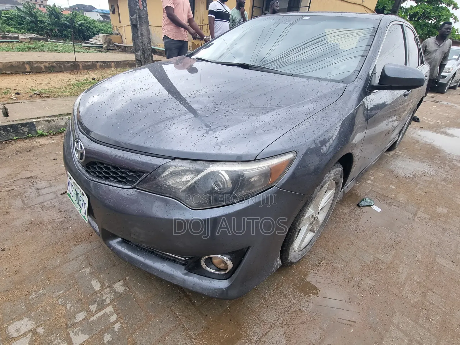 Toyota Camry SE 4dr Sedan (2.5L 4cyl 6A) 2013 Gray