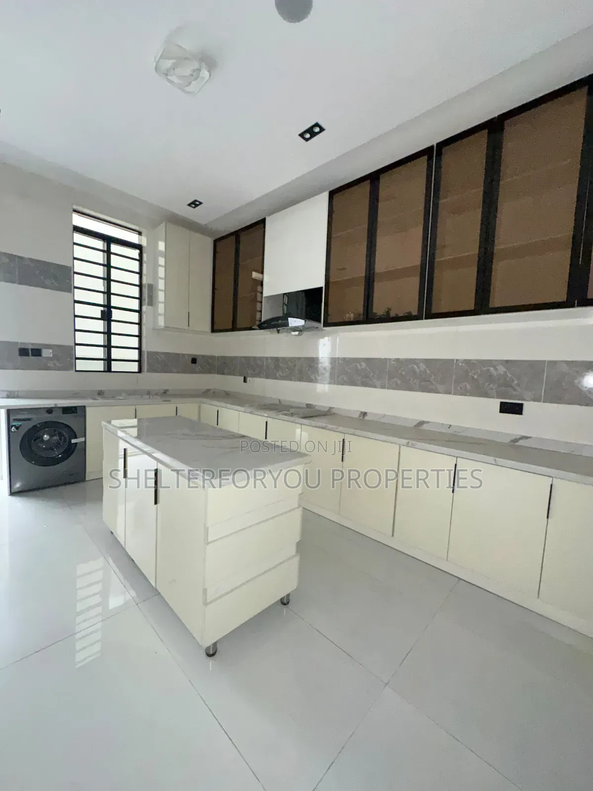5bdrm Duplex in Lekki Expressway for sale