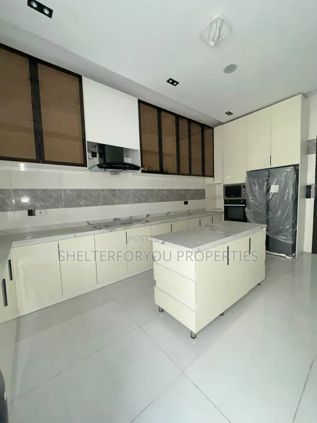 5bdrm Duplex in Lekki Expressway for sale
