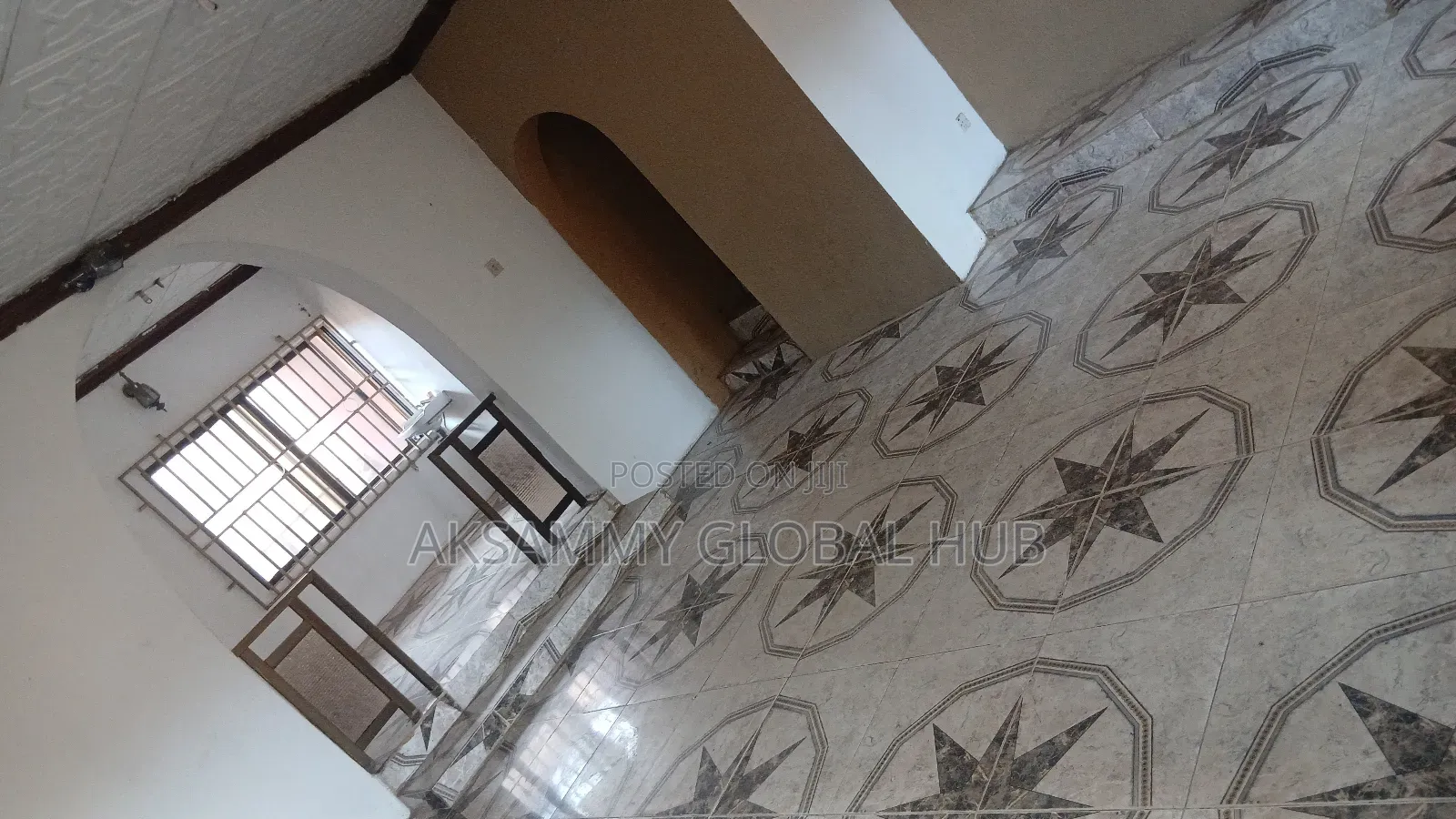 6bdrm Bungalow in Old Ife Road, Ibadan for sale