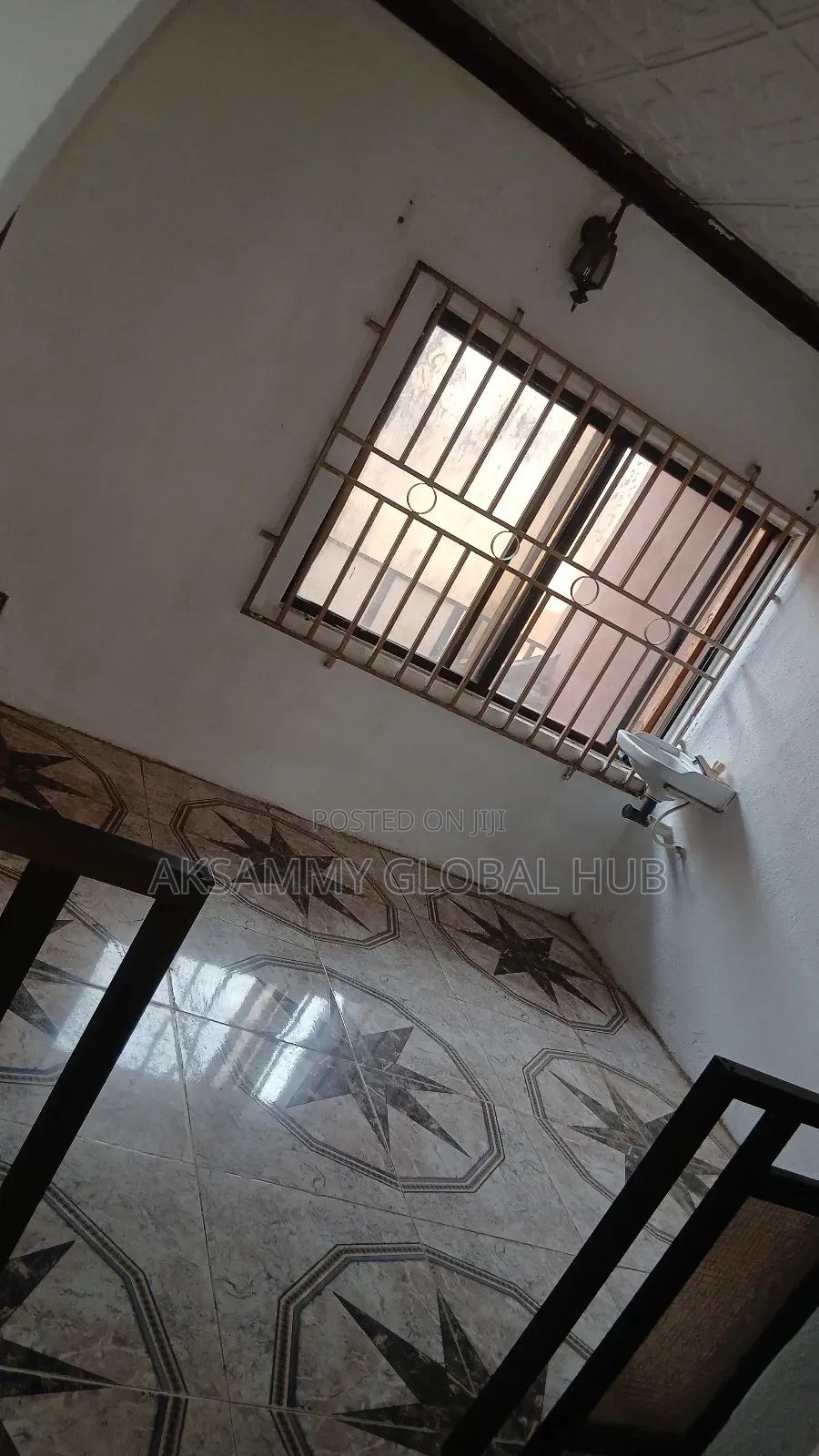 6bdrm Bungalow in Old Ife Road, Ibadan for sale