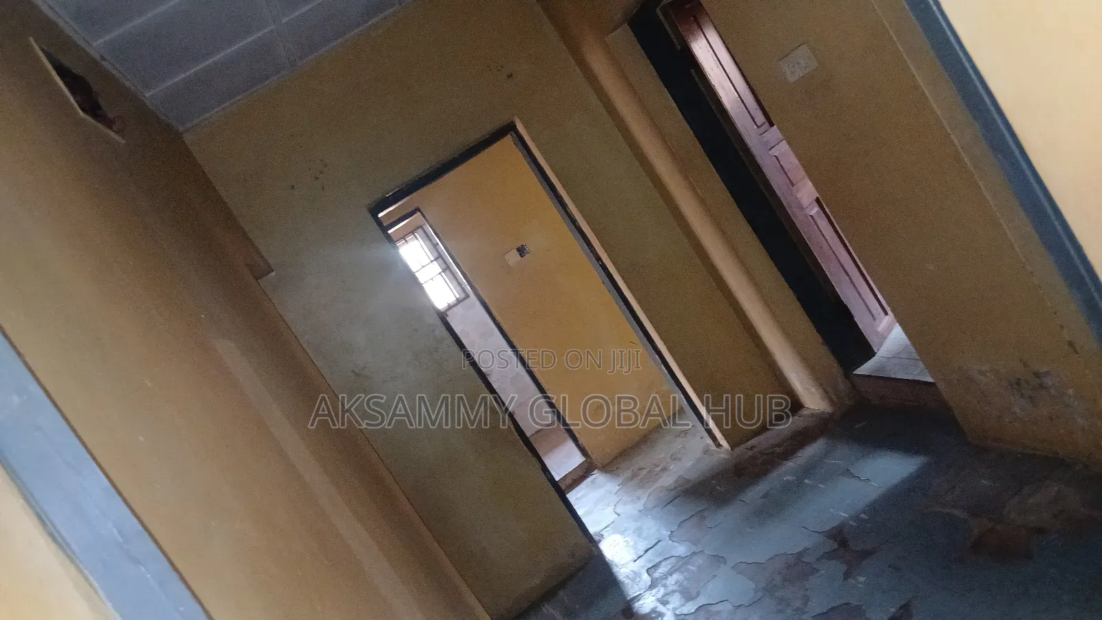 6bdrm Bungalow in Old Ife Road, Ibadan for sale