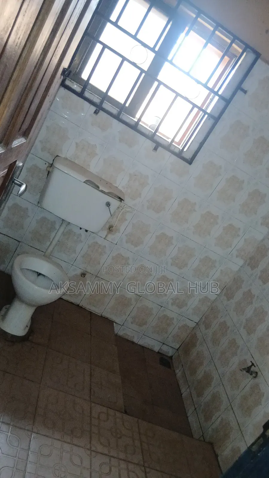 6bdrm Bungalow in Old Ife Road, Ibadan for sale