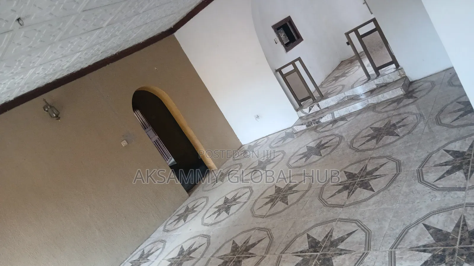6bdrm Bungalow in Old Ife Road, Ibadan for sale