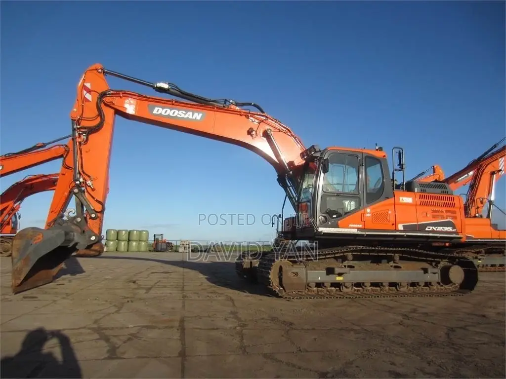 2017 Doosan 235LC Excavator Strong