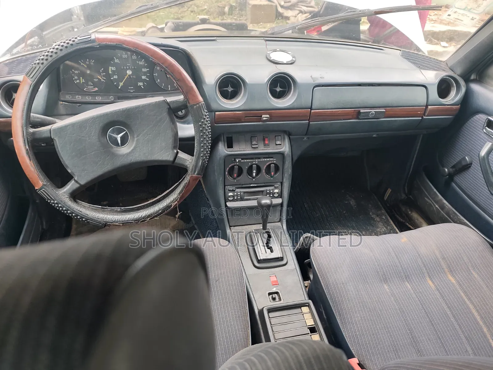 Mercedes-Benz 230E 1982 Gray
