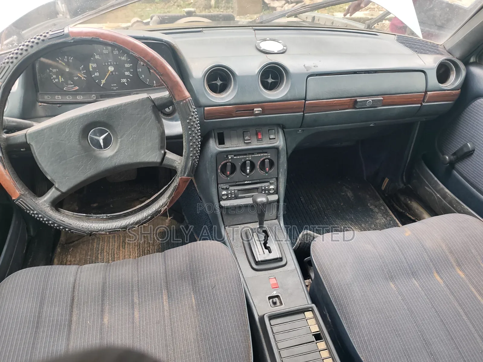 Mercedes-Benz 230E 1982 Gray