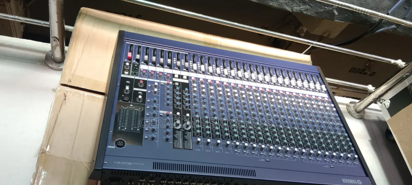 Yamaha Mg24/14fx Mixer